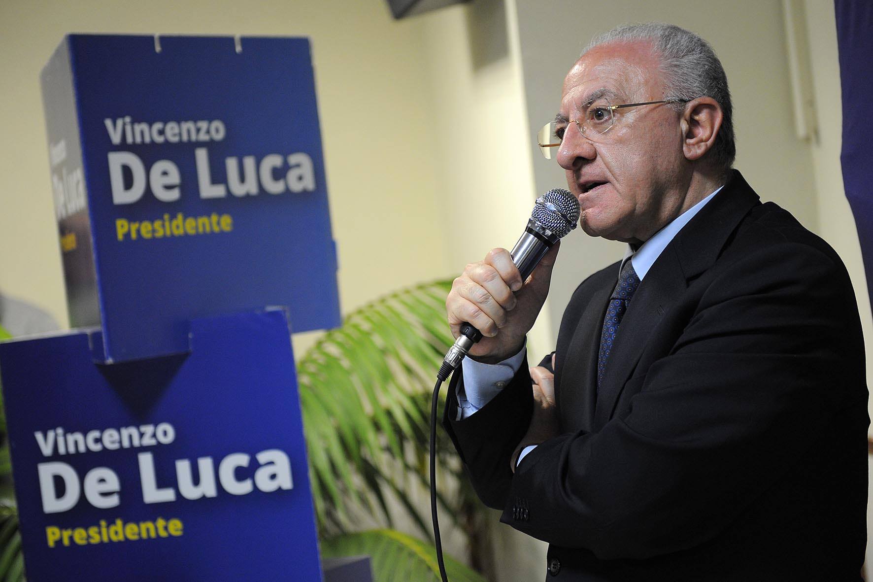 Scatenato De Luca: «Come dice Renzi: chi vince governa»
