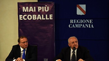 De Luca: “Mai più ecoballe, no a termovalorizzatori e discariche”