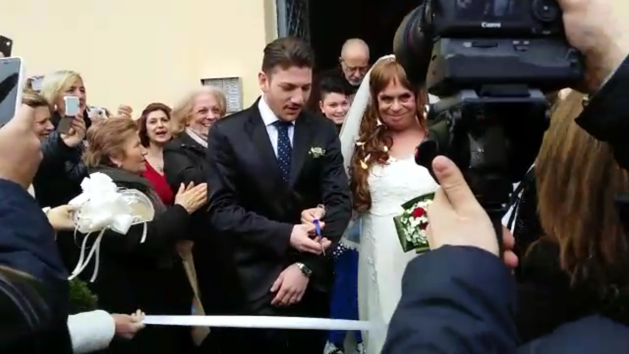 (Video) Matrimonio Gay a San Sebastiano al Vesuvio. Bufala o provocazione?