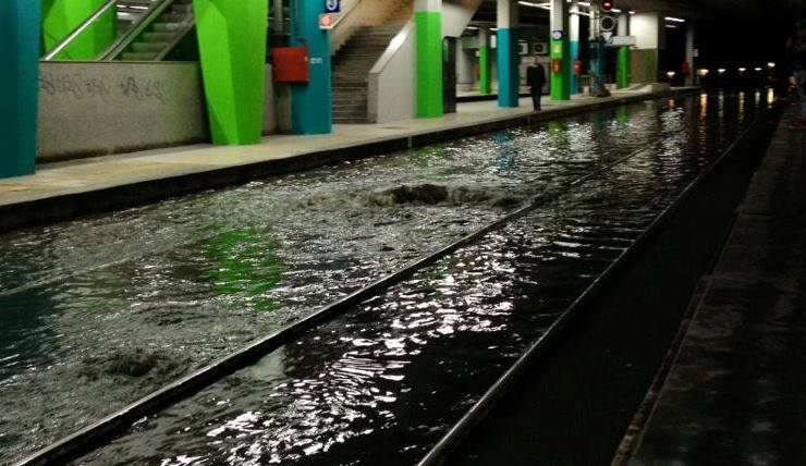 Taglialatela (FdI): “De Magistris inaugura il Metro’ nell’acqua. Ogni volta che piove danni a trasporto metropolitano”