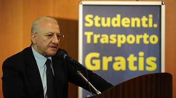 Trasporti Regione Campania, abbonamenti gratuiti per gli studenti