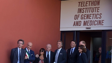 Telethon: De Luca, Renzi e Montezemolo al Tigem di Pozzuoli