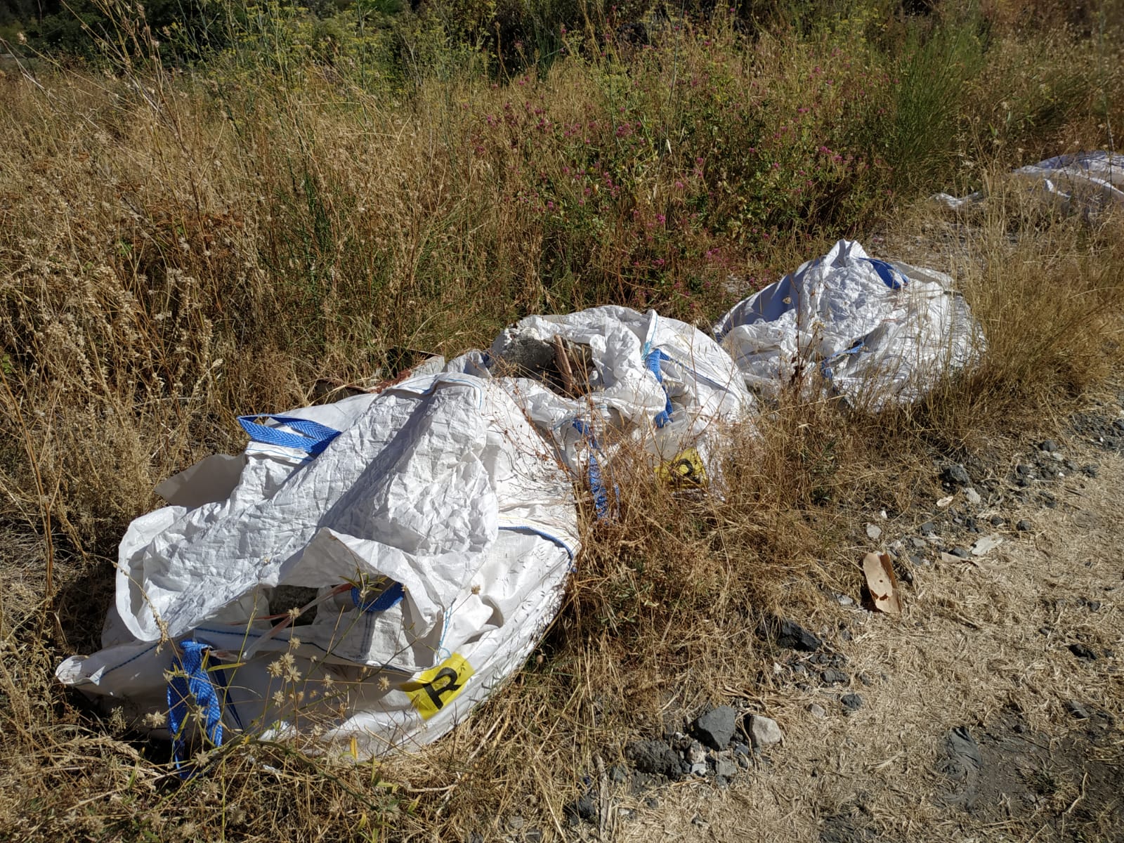 Ercolano, nuovi e vecchi rifiuti in via Filaro