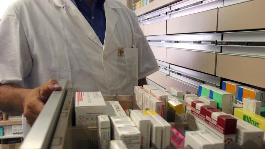 Coronavirus, Giovani Farmacisti collaboratori lanciano allarme: “Obbligateci a lavorare a battenti chiusi”