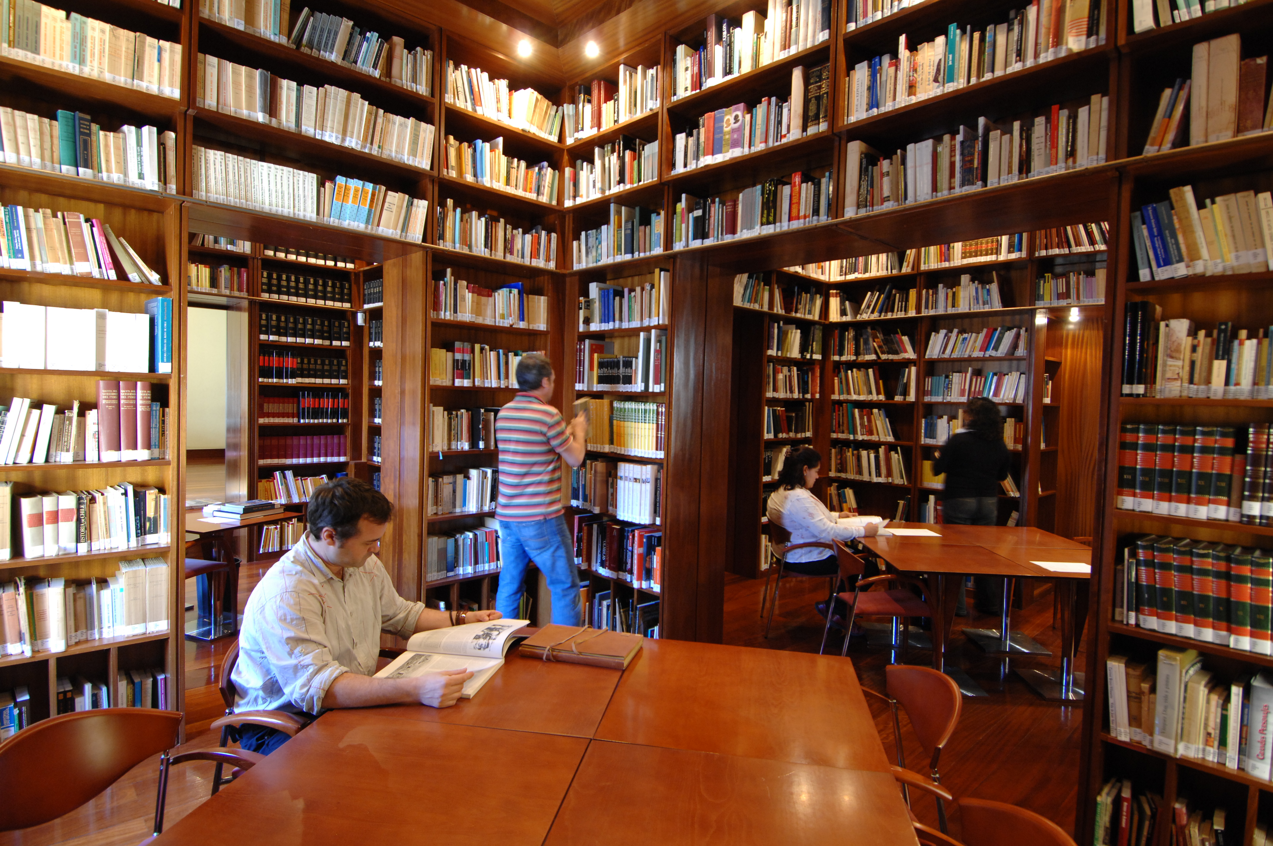 Una biblioteca per San Sebastiano al Vesuvio.