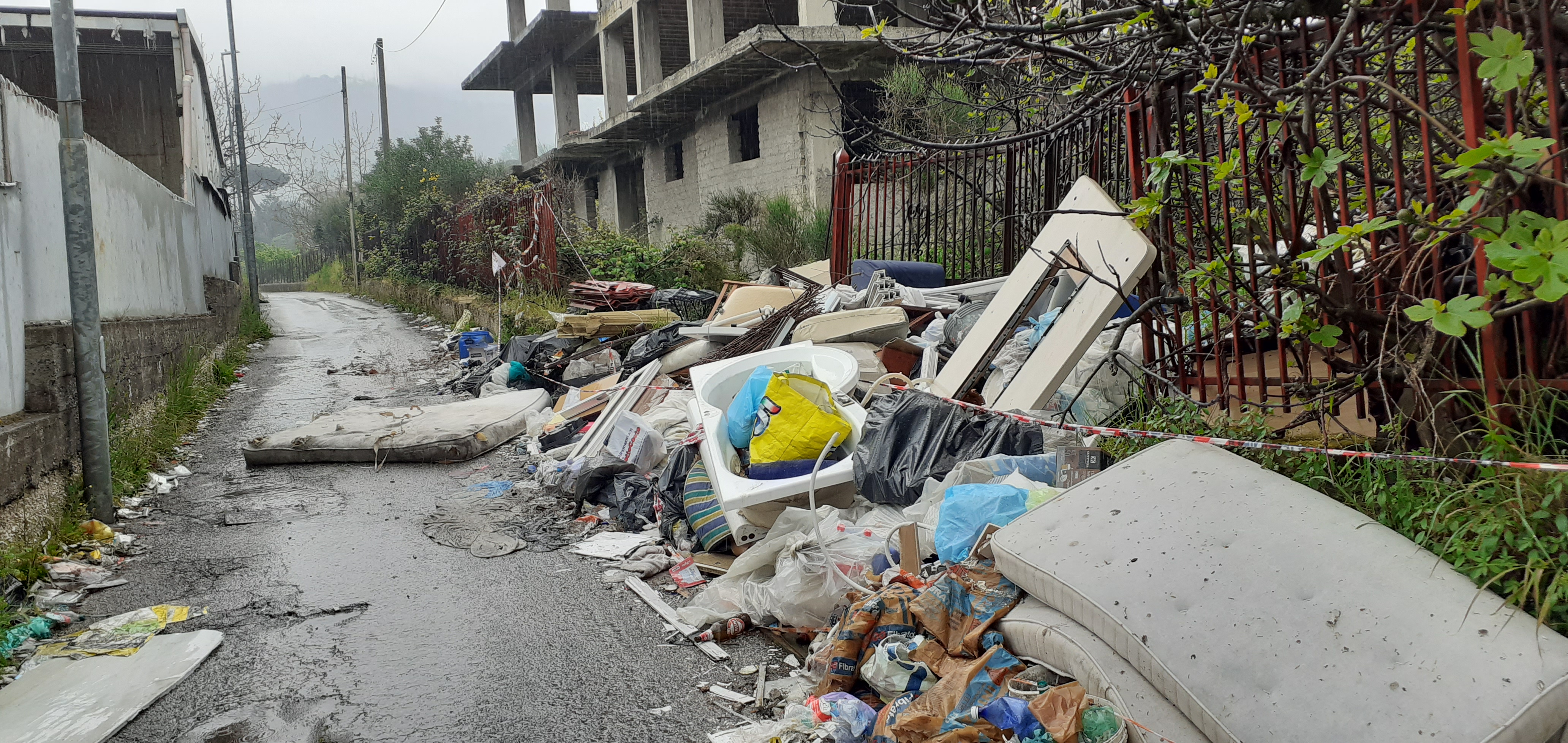 San Vito, un quartiere adibito a discarica